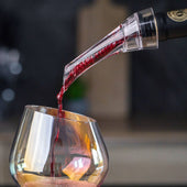 Lade das Bild in den Galerie-Viewer, Intirilife 9-teiliges Sommelier Set Zubehör für Wein in einer eleganten Holzkiste - 27 x 22 x 7 cm - Weinöffner Korkenzieher Außgießer und vieles mehr