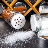 Lade das Bild in den Galerie-Viewer, Intirilife Gewürzregal Set aus Bambus Gewürzständer mit 18 Gewürzgläsern - 43 x 9.5 x 18 cm - Praktische Aufbewahrung Halter Organizer für Gewürze mit Beschriftungsetiketten Tischregal Küchenregal