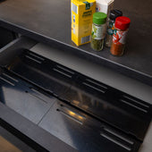 Lade das Bild in den Galerie-Viewer, Intirilife Gewürzregal für die Schublade aus Acryl in Schwarz mit Etiketten - Steckbar 57 - 15.5 x 30 x 3.8 cm - Erweiterbar Gewürzeinsatz 4 Stück Organizer Halter für Schubladen Ordnungssystem