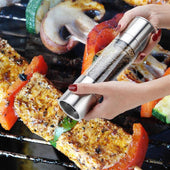 Lade das Bild in den Galerie-Viewer, Intirilife Pfeffermühle in SILBER TRANSPARENT - 22 x 5.3 cm - 2 in 1 Grinder Handmühle aus Kunststoff und Edelstahl für die Küche perfekt geeignet zum Mahlen und Zerkleinern von Pfeffer