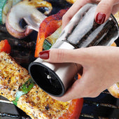 Lade das Bild in den Galerie-Viewer, Intirilife 2er Set Gewürzmühle in SILBER TRANSPARENT - 13.5 x 6.5 cm - 2x Grinder Handmühle aus Glas und Edelstahl für die Küche perfekt geeignet zum Mahlen und Zerkleinern von Pfeffer Salz Gewürzen