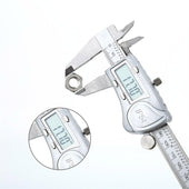 Lade das Bild in den Galerie-Viewer, Intirilife Digitaler Messschieber in SILBER - 150mm / 6 Zoll IPX54 Wasserdichte Edelstahl Schieblehre Hochpräzises Profi-Messgerät mit LCD-Display für Abstände, Tiefenmaß und Durchmesser