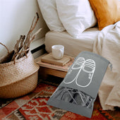 Lade das Bild in den Galerie-Viewer, Intirilife 3x Schuhbeutel in GRAU - Set mit 3 Schuhsäcken mit transparentem Fenster und Zugband aus staub- und wasserabweisendem Vliesstoff - Schuh Organizer Aufbewahrung