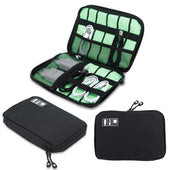 Lade das Bild in den Galerie-Viewer, Intirilife Elektronik Organizer in SCHWARZ - 26 x 20 x 2 cm - Nylon Tasche mit Netz Fach und zahlreichen Fächern perfekt geeignet für Elektrozubehör wie Kopfhörer, USB Stick, Ladekabel uvm.