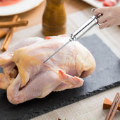 Lade das Bild in den Galerie-Viewer, Intirilife Marinierspritze aus Edelstahl in SILBER - 60 ml Füllmenge - 3 Spritze Spitzen und 2 Bürsten für Grill Gewürze Marinaden Braten BBQ - Marinadenspritze Bratenspritze Fleischspritze