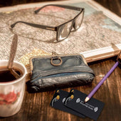 Lade das Bild in den Galerie-Viewer, Intirilife 10x RFID Blocking Schutzhülle in SCHWARZ - 8.7 x 5.8 cm - 10 Stück RFID Blocker für EC Karten, Bankkarten, Kreditkarten, Ausweise - Kreditkartenhülle Sicherheitshülle gegen Datendiebstahl