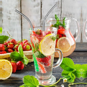 Lade das Bild in den Galerie-Viewer, Intirilife Trinkhalme aus Edelstahl - 20.5 cm Länge / 0.6 cm Durchmesser - 4x Metall Strohhalme mit Reinigungsbürste Silber Wiederverwendbar