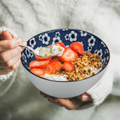 Lade das Bild in den Galerie-Viewer, Intirilife 4-teiliges Schalen-Set in schickem Geschenkkarton - 11. 3 x 5.5 cm - Japanisches Porzellan Geschirrset in Blau und Weiß