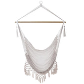 Lade das Bild in den Galerie-Viewer, Intirilife Hängesessel Macramee Baumwolle in Beige mit Fransenkante - 90 x 130 cm - Bequeme platzsparende und atmungsaktive Sitzmöglichkeit für Erwachsene und Kinder Drinnen und Draußen