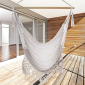 Lade das Bild in den Galerie-Viewer, Intirilife Hängesessel Macramee Baumwolle in Beige mit Fransenkante - 90 x 130 cm - Bequeme platzsparende und atmungsaktive Sitzmöglichkeit für Erwachsene und Kinder Drinnen und Draußen