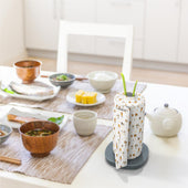 Lade das Bild in den Galerie-Viewer, Intirilife Halterung für Küchenrollen in Blatt-Optik - Küchenrollenständer, freistehend, rutschfest, 32.5 cm Höhe in Grün