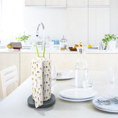 Lade das Bild in den Galerie-Viewer, Intirilife Halterung für Küchenrollen in Blatt-Optik - Küchenrollenständer, freistehend, rutschfest, 32.5 cm Höhe in Grün