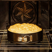 Lade das Bild in den Galerie-Viewer, Intirilife 4-teilige Springformen Set aus Edelstahl verschiedenen Größen - 17 / 23 / 25 / 27 cm Durchmesser - Runde Kuchenform Backform antihaftbeschichtet Flachboden Kuchenbackform für Kuchen Torten