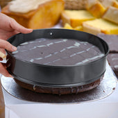 Lade das Bild in den Galerie-Viewer, Intirilife 4-teilige Springformen Set aus Edelstahl verschiedenen Größen - 17 / 23 / 25 / 27 cm Durchmesser - Runde Kuchenform Backform antihaftbeschichtet Flachboden Kuchenbackform für Kuchen Torten