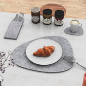 Lade das Bild in den Galerie-Viewer, Intirilife 6x Filzunterleger-Set in Grau - Tischdeckchen 43 x 33 cm - Gläseruntersetzer 13 x 11 cm - Bestecktasche 25 x 9 cm - Platz Set Decke Untersetzer für Restaurant und Zuhause