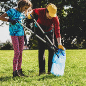 Lade das Bild in den Galerie-Viewer, Intirilife Greifer extra lang in Blau - 81 x 10.5 cm - Faltbare Stabile Greif Zange Arm für Senioren Müllzange für Garten Haus