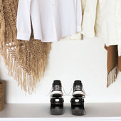 Lade das Bild in den Galerie-Viewer, Intirilife 10x Schuhregal Höhenverstellbar in Schwarz - 26 x 7 x 10 cm - Schuhstapler Schuhständer Organizer