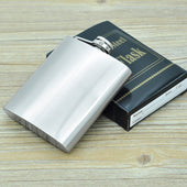 Lade das Bild in den Galerie-Viewer, Intirilife Flachmann Schnapsfläschchen Getränkebehälter aus Edelstahl in Silber mit 250 ml Füllmenge - 9.3 x 2.2 x 13.9 cm - Zum Mitnehmen von Erfrischungen für Unterwegs