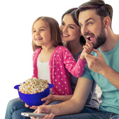 Lade das Bild in den Galerie-Viewer, Intirilife Popcorn Maker aus Silikon für die Mikrowelle Wiederverwendbare faltbare Schüssel mit Deckel in Blau - 24 x 20 x 6 (14.5) cm - Frisches Popcorn jederzeit ohne Gebrauch von Öl