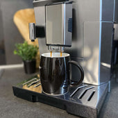 Lade das Bild in den Galerie-Viewer, Intirilife Kaffeetasse aus Porzellan in Schwarz - 400 ml Füllmenge - Trink Tasse Becher für Kaffee Tee Kakao mit Henkel Perfekt als Geschenk