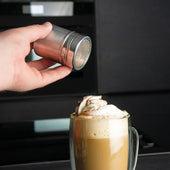 Lade das Bild in den Galerie-Viewer, Intirilife 18-teiliges Set Puderstreuer - 5 x 7 cm - 2 Pulverschüttler mit 16 verschiedenen Schablonen in Silber - Weiß - Zum Dekorieren und Bestäuben von Backwaren Kaffee und Ähnlichem