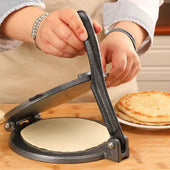Lade das Bild in den Galerie-Viewer, Intirilife Tortillapresse Empanadapresse aus Eisen in Schwarz - 18.5 cm Durchmesser - Zum Formen von Teigwaren wie flaches Brot Pizzateig Tortillas und Ähnliches