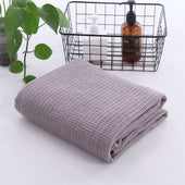 Lade das Bild in den Galerie-Viewer, Intirilife Sommerdecke aus Baumwolle in Grau mit 214 x 150 cm Größe - Luftige Tagesdecke leichte Sofadecke Kolter Überwurf für den Sommer