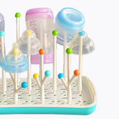 Lade das Bild in den Galerie-Viewer, Intirilife Abtropfgitter Trockenständer für Babyflaschen und Accessoires in Blau - Weiß - 30 x 19 x 20.4 cm - Zum schnellen und unkomplizierten Trocknen in der eigenen Küche