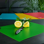 Lade das Bild in den Galerie-Viewer, Intirilife 4x Schneidebretter flexible Schneidematte in bunten Farben - 37.8 x 30.2 cm - Größe mit Lebensmittelsymbol - Rutschfeste BPA-freie Küchenunterlage für jede Situation