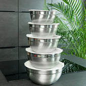 Lade das Bild in den Galerie-Viewer, Intirilife 5-teiliges Schüssel Set Rührschüsseln mit Deckeln aus Edelstahl - 18 x 9.5 / 20 x 10 / 22 x 11 / 24 x 12 / 26 x 12.5 cm - Salatschüssel Servierschüssel stapelbar spülmaschinengeeignet