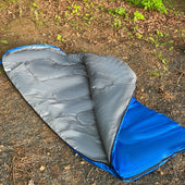 Lade das Bild in den Galerie-Viewer, Intirilife Schlafsack geeignet für 15 - 20 Grad aus blauem Polyester - 200 x 70 cm - Hüttenschlafsack mit Tasche für Outdoor Aktivitäten Camping Rucksackreisen Wandern für Erwachsene und Kinder