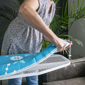 Lade das Bild in den Galerie-Viewer, Intirilife Bügelbrettbezug aus Baumwolle mit blauem Schmetterlingsmuster - 130 x 52 cm - Bezug für Dampfbügelstation Bügeltisch Zum effizienten Bügeln