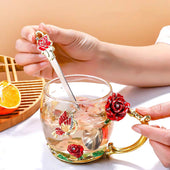 Lade das Bild in den Galerie-Viewer, Intirilife Schmetterling Teetasse Blumentasse Kaffeetasse 250 ml aus hitzebeständigem Glas Set mit Löffel in Gold - Rot - Lila - Perfektes Geschenk zum Muttertag, Geburtstag, Hochzeit, handgefertigt