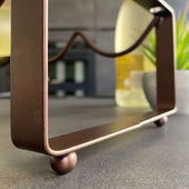 Lade das Bild in den Galerie-Viewer, Intirilife Weinregal aus Eisen für 4 Weinflaschen in Schwarz - Stapelbar - 43 x 17 x 11 cm - Weinhalterung Flaschenregal zum sichere Lagern von Weinflaschen Tischregal