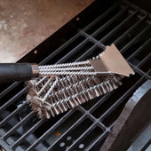 Lade das Bild in den Galerie-Viewer, Intirilife Grillbürste aus Edelstahl mit Schaber - 43.5 x 7 x 11.5 cm - Reinigungsbürste für Gasgrill, Elektrogrill, Holzkohlegrill, Rost uvm.