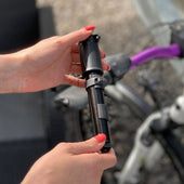 Lade das Bild in den Galerie-Viewer, Intirilife Mini Fahrradpumpe 17 cm - Tragbare Luftpumpe Handpumpe, klein tragbar leicht, ideal für unterwegs