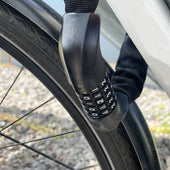 Lade das Bild in den Galerie-Viewer, Intirilife Fahrradschloss mit Zahlenschloss 1 m in Schwarz - Strapazierfähiges flexibles Kettenschloss mit 5-stelliger Zahlenkombination zum sicheren Verschließen des Fahrrads