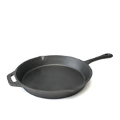 Lade das Bild in den Galerie-Viewer, Intirilife Gusseisen Pfanne - Rund 30 cm Durchmesser - 4.5 cm Höhe - 3.3 kg - Eisenpfanne mit zwei Griffen und Ausgießer Bratpfanne Servierpfanne für Herd und Grill