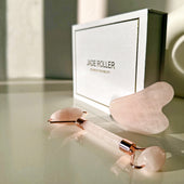 Lade das Bild in den Galerie-Viewer, Intirilife 3-teiliges Gua Sha Gesichtsmassage Set Gesichtsroller aus natürlichen Rosenquarz - Gua Sha 8 x 5.4 cm - Roller 14 x 5.8 cm - Warm und Kalt anwendbar, Hautpflege für Gesicht und Augen