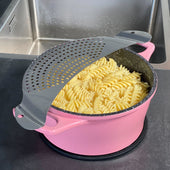 Lade das Bild in den Galerie-Viewer, Intirilife Topfsieb aus Edelstahl in Halbmondform - 33.5 x 9.2 cm - Flaches Nudelsieb praktische Abgießhilfe für Töpfe und Schüsseln bis 26 cm Durchmesser