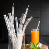 Lade das Bild in den Galerie-Viewer, Intirilife 15-teiliges Strohhalm Set aus Glas - 20 x 0.8 cm - Wiederverwendbares Trinkhalm Set mit 12 gebogenen Strohhalmen, 2 Bürsten und Aufbewahrungstasche