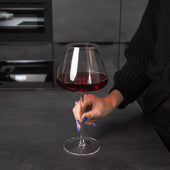 Lade das Bild in den Galerie-Viewer, Intirilife 2x Wein Glas mit modernem Design - 600 ml Füllmenge - Rotwein Glas Kelch Spülmaschinenfest Kristallglas stoßfest