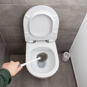 Lade das Bild in den Galerie-Viewer, Intirilife Toilettenbürste aus Silikon mit Behälter in Weiß-Grau - 10 x 47 cm - WC Klo Bürste mit Abtropf Box Behälter Freistehend zur einfachen Reinigung der Toilette
